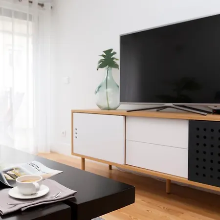 Tauro 195 Near El Corte Ingles * Lizbona